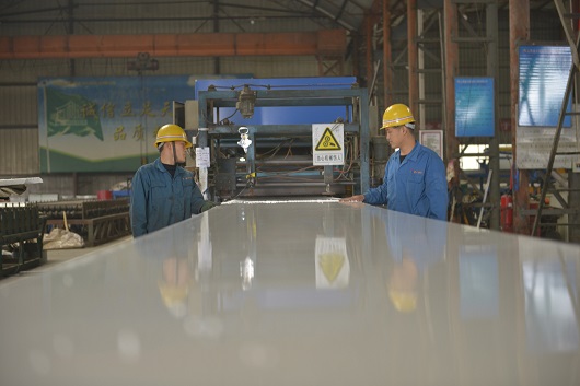 彩鋼夾芯板在山西鋼結(jié)構工程中的應用