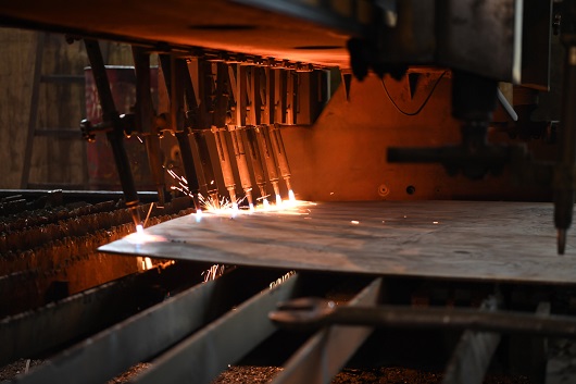 今天，向堅(jiān)持在一線工作的鋼結(jié)構(gòu)工人致敬