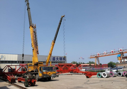炎熱夏日，山西盛大鋼結(jié)構(gòu)工程公司的生產(chǎn)如火如荼